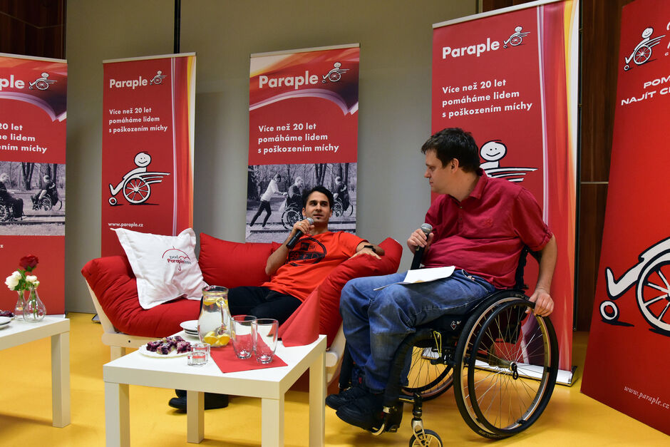 Host pod Parapletem - Radek Banka, Anna Krátká