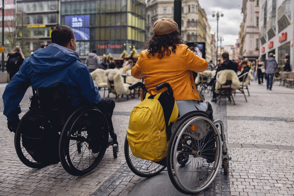 Je centrum Prahy místem přátelským i k osobám fyzicky handicapovaným?
